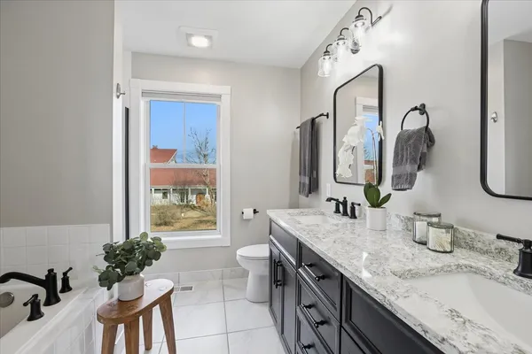 $610,000 | 1571 Amos Bennett Street, Grayslake, IL 60030