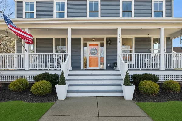 $610,000 | 1571 Amos Bennett Street, Grayslake, IL 60030
