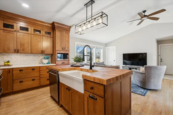$610,000 | 1571 Amos Bennett Street, Grayslake, IL 60030