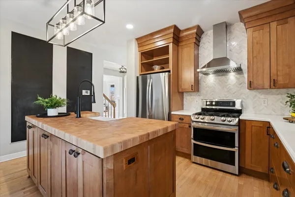 $610,000 | 1571 Amos Bennett Street, Grayslake, IL 60030