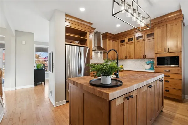 $610,000 | 1571 Amos Bennett Street, Grayslake, IL 60030