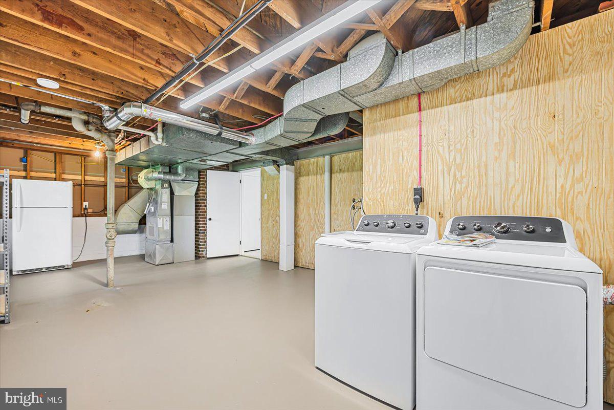 9619 Singleton Drive Bethesda, MD 20817 - Photo 15 of 25 a utility room with dryer and washer