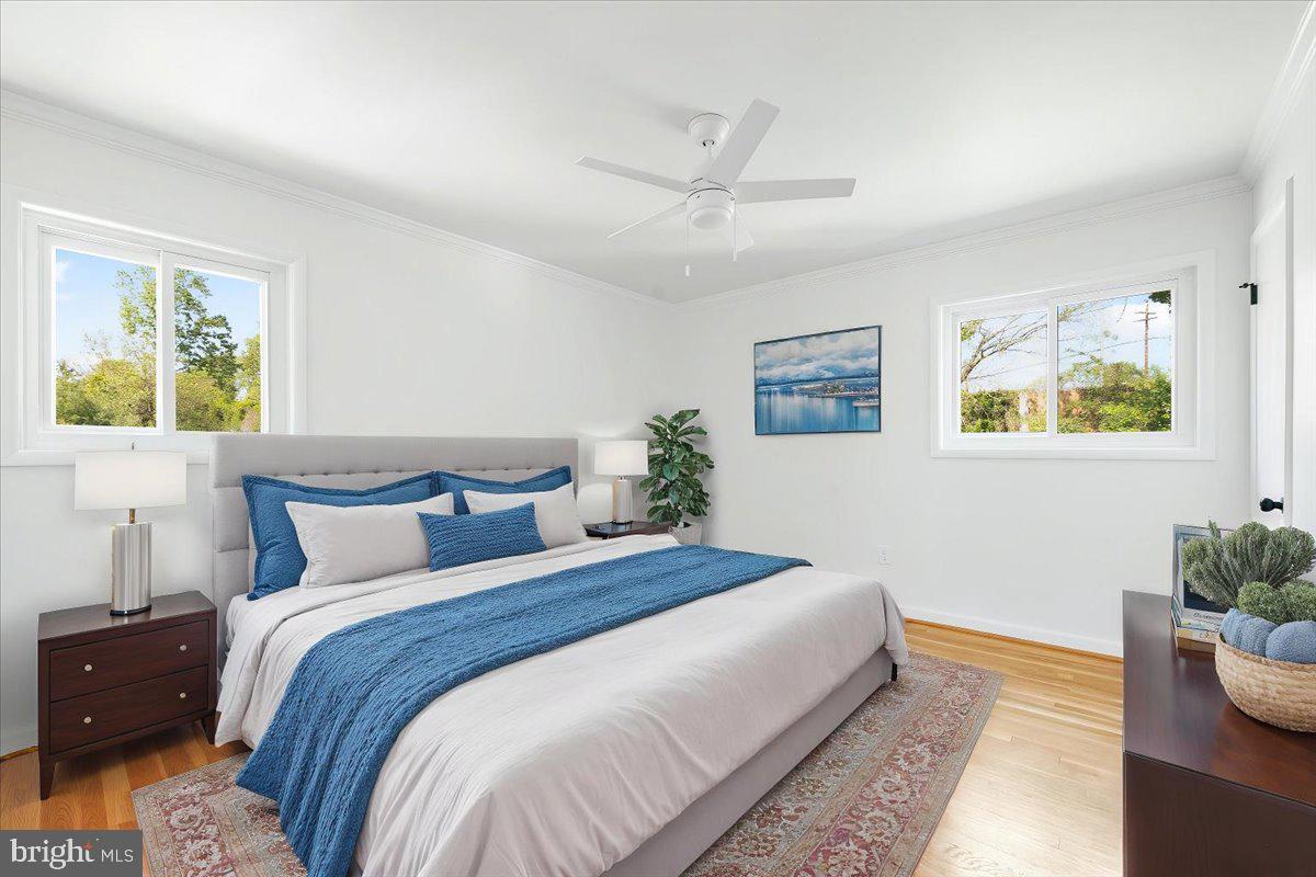 9619 Singleton Drive Bethesda, MD 20817 - Photo 5 of 25 a bedroom with a bed and a potted plant