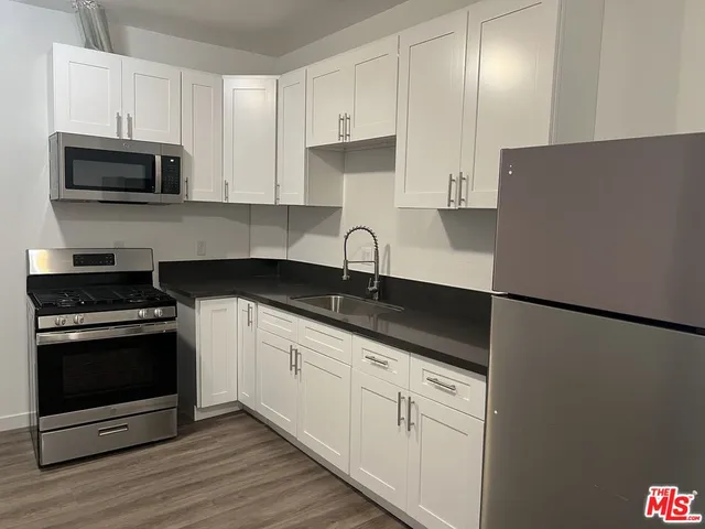 $1,949 | 233 North Park View Street, Unit 9, Los Angeles, CA 90026