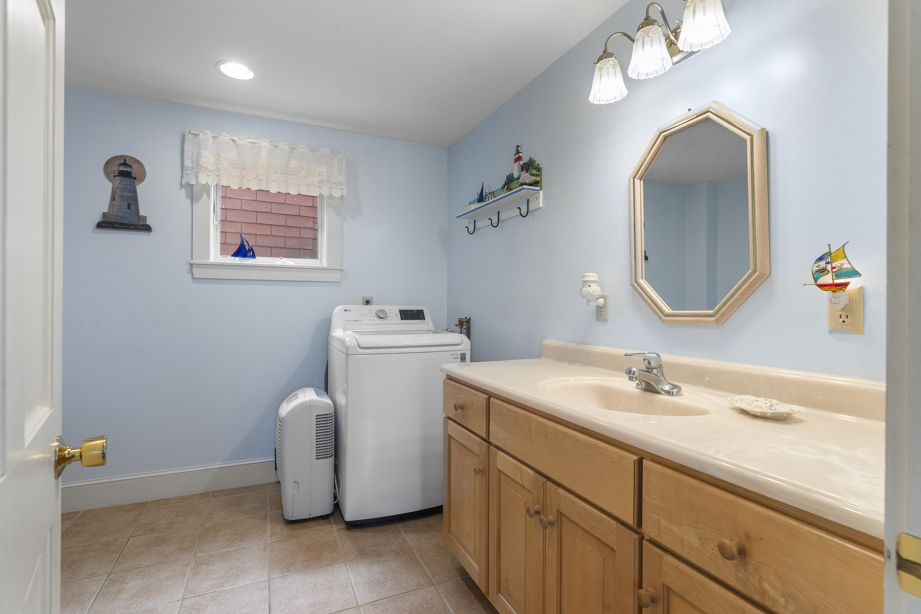 2828 Bristol Road New Harbor, ME 04554 - Photo 16 of 35 2828 Bristol Rd, New Harbor, ME-24