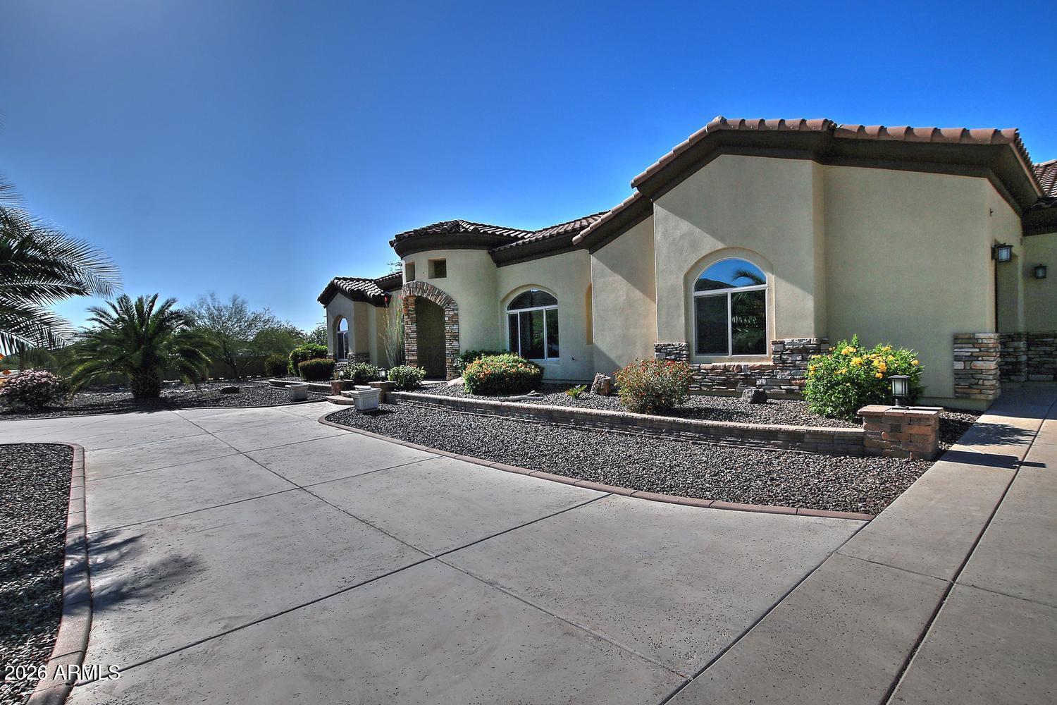 1614 West Maddock Road Phoenix, AZ 85086 - Photo 23 of 88 007-020-Curved Driveway-1500x1000
