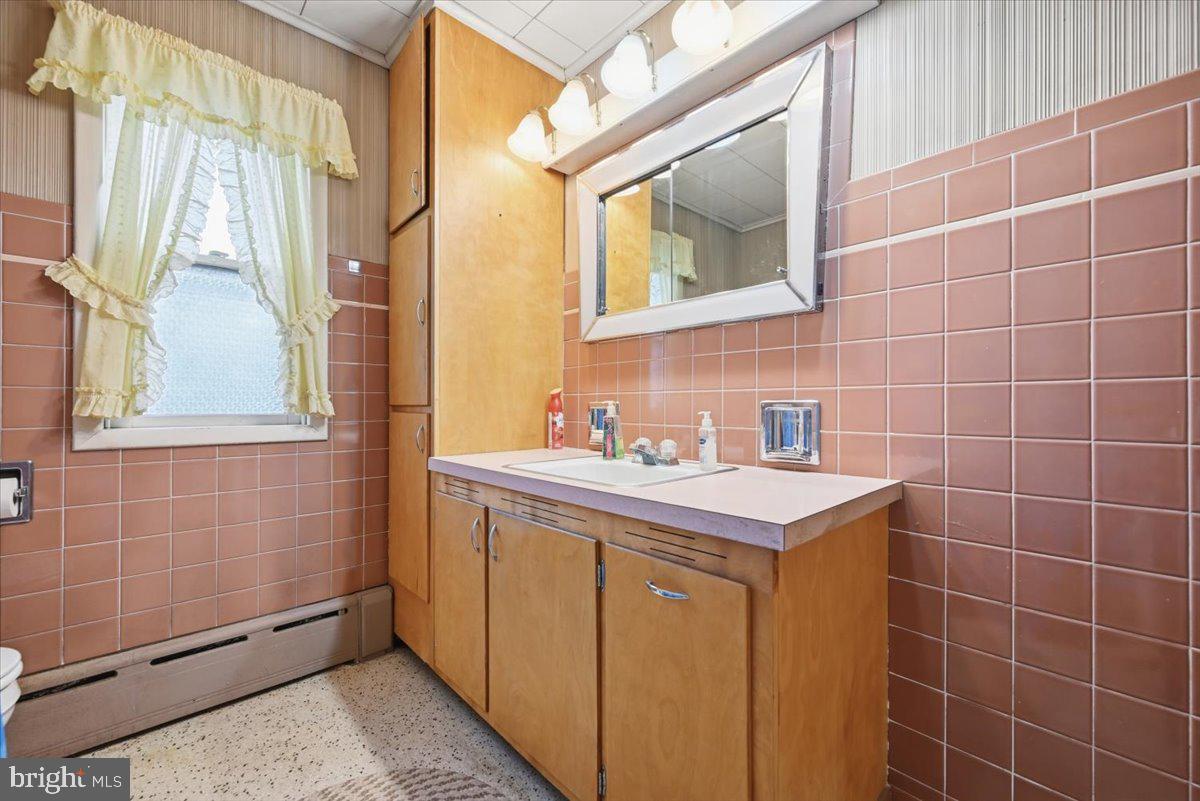 520 West Main Street Weatherly, PA 18255 - Photo 51 of 89 Second Floor Bathroom