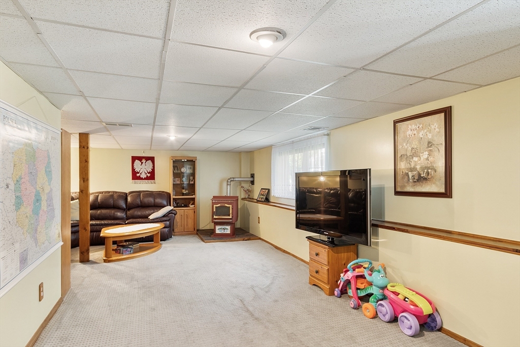 8 Pershing Street Worcester, MA 01606 - Photo 19 of 25