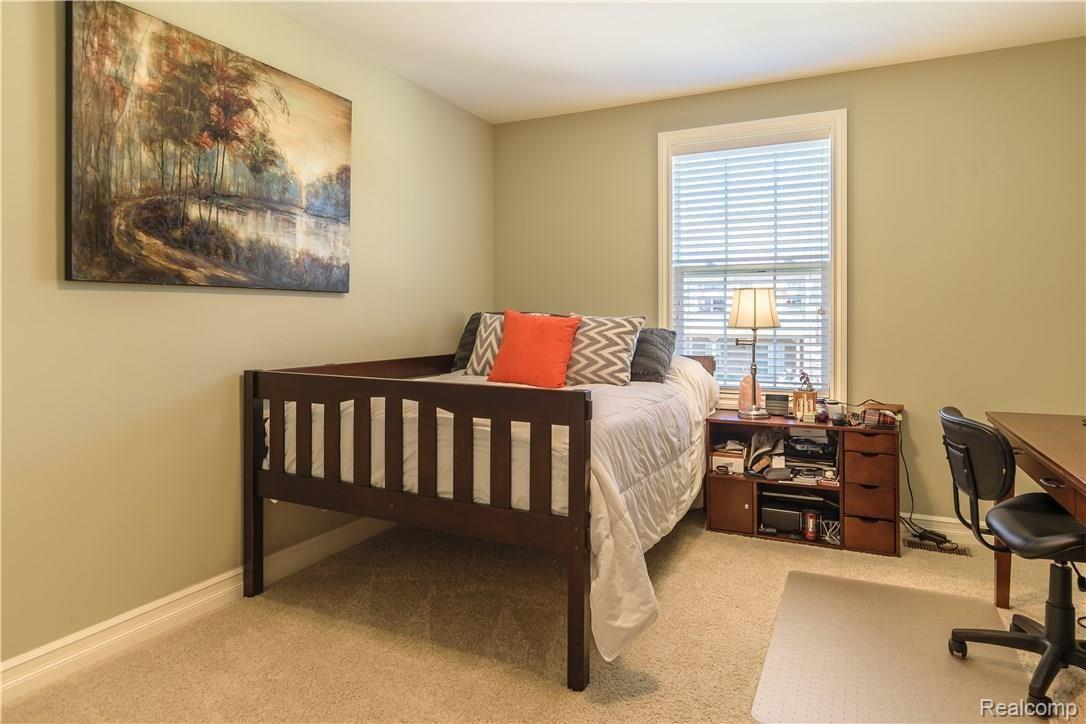 593 Poplar Court Rochester, MI 48306 - Photo 14 of 22 Bedroom 2