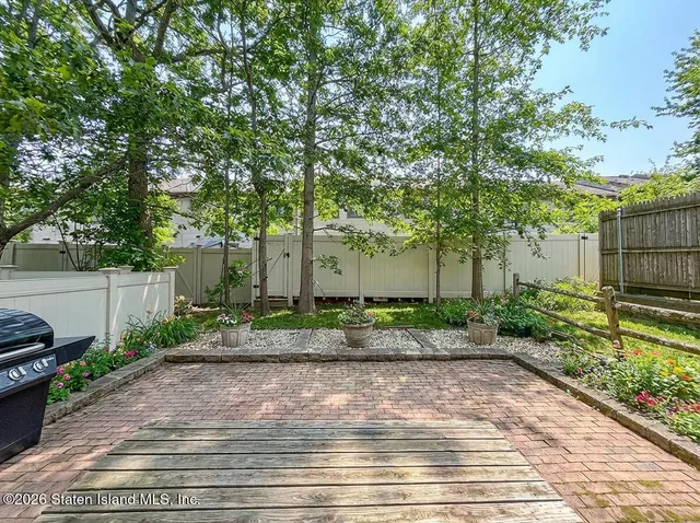 $599,999 | 104 Bower Court | Rossville