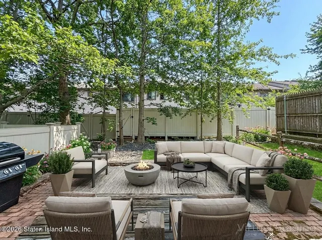 $599,999 | 104 Bower Court | Rossville