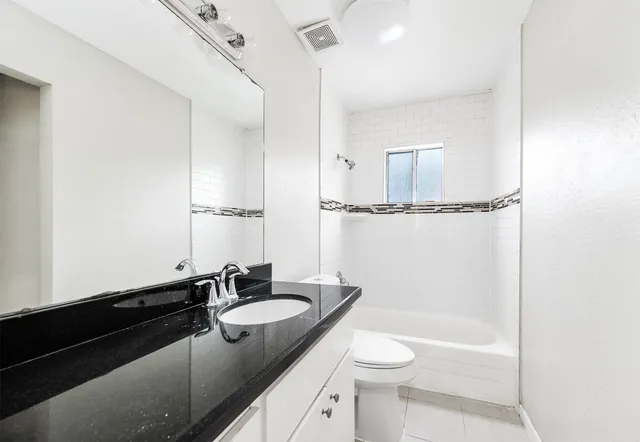 $800 | 1711 Fourcade Street, Unit 5, Houston, TX 77023