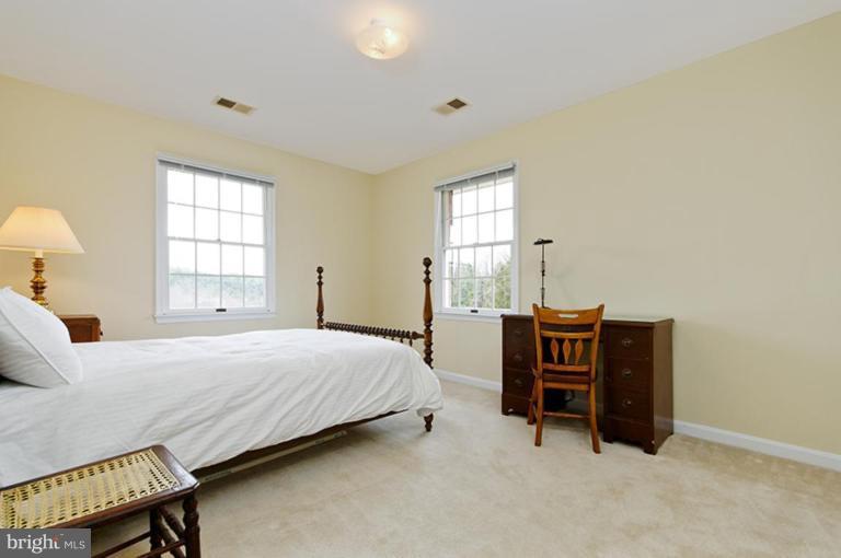 18902 Woodburn Road Leesburg, VA 20175 - Photo 3 of 26 Bedroom #2