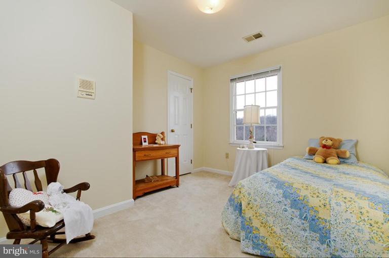 18902 Woodburn Road Leesburg, VA 20175 - Photo 5 of 26 Bedroom #3