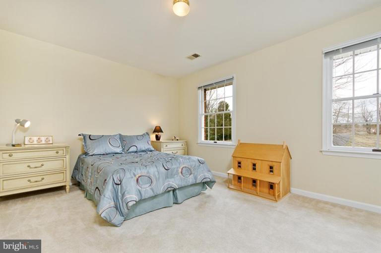 18902 Woodburn Road Leesburg, VA 20175 - Photo 8 of 26 Bedroom #4