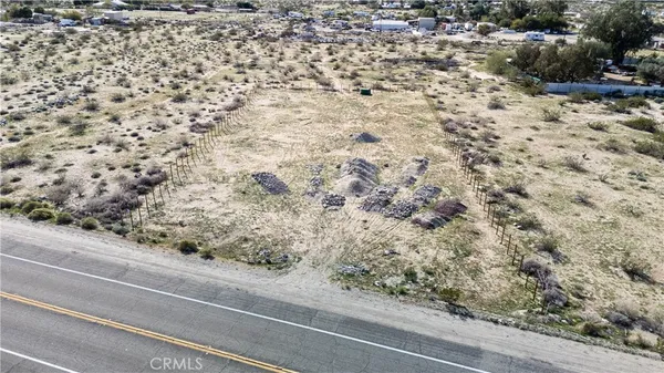 a view of a houses with a yard