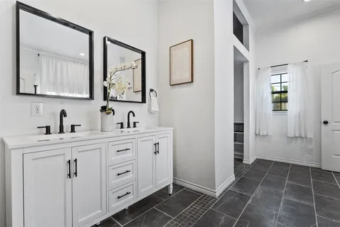 a view of entryway with white walls