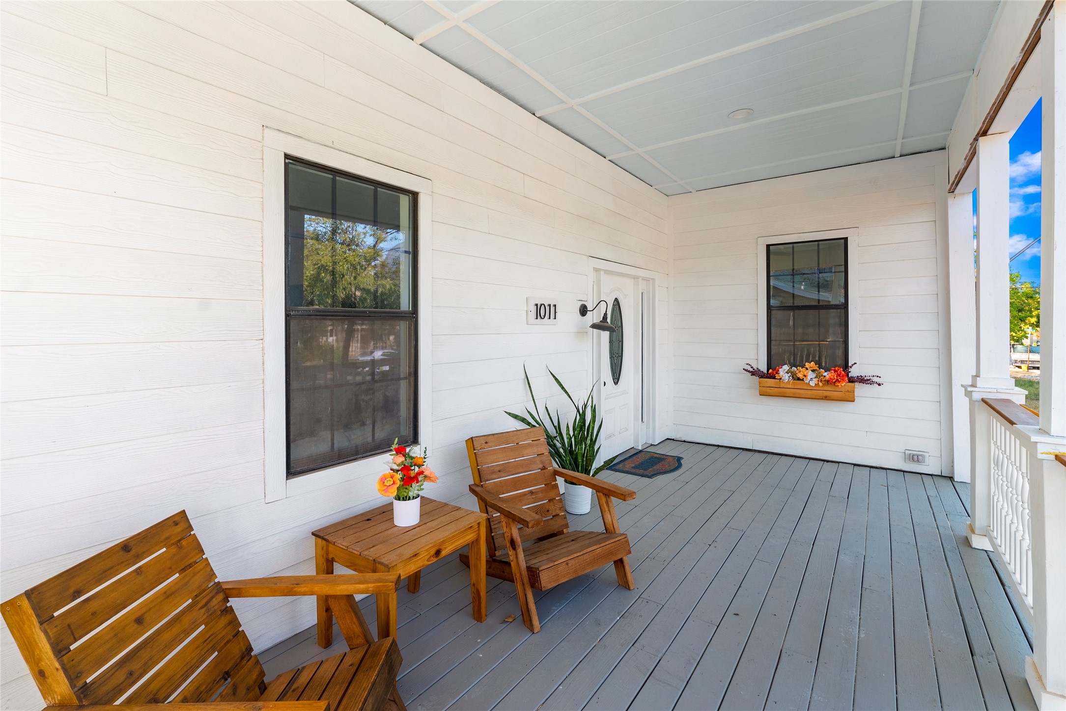 1011 Porter Street Taylor, TX 76574 - Photo 8 of 35 This traditional porch takes you back to a time of true craftsmanship, making it an ideal place to soak up the neighborhood vibe and appreciate the home's history. Coffee please!