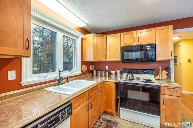 $249,000 | 18 Patriots Square, Unit 18, Mansfield, CT 06250