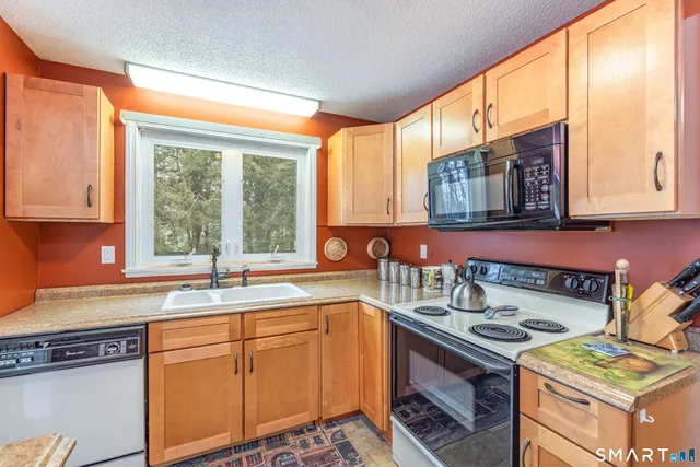 $249,000 | 18 Patriots Square, Unit 18, Mansfield, CT 06250