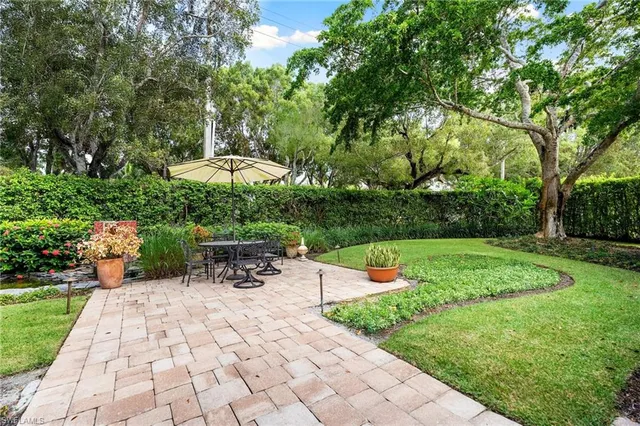 $6,950,000 | 1980 Gordon Drive, Naples, FL 34102