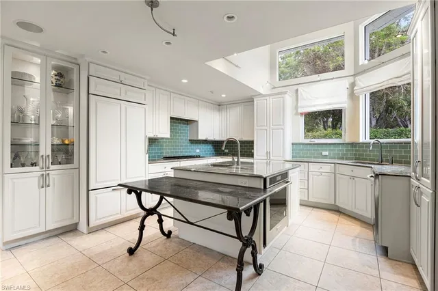 $6,950,000 | 1980 Gordon Drive, Naples, FL 34102