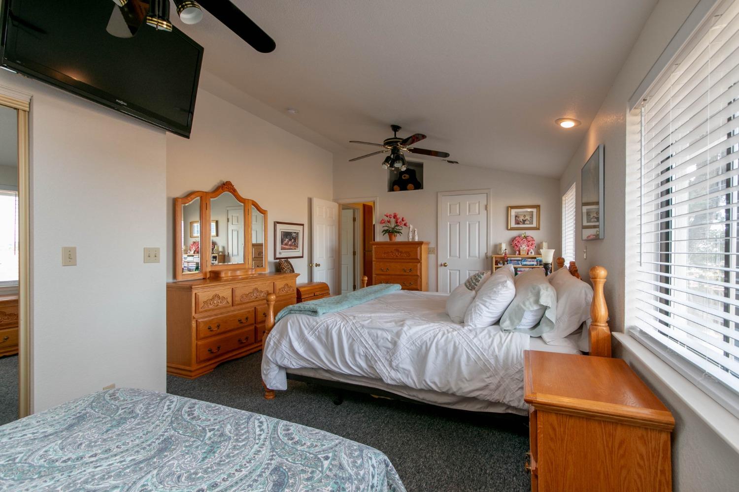 4040 Hawk View Road El Dorado Hills, CA 95762 - Photo 15 of 38