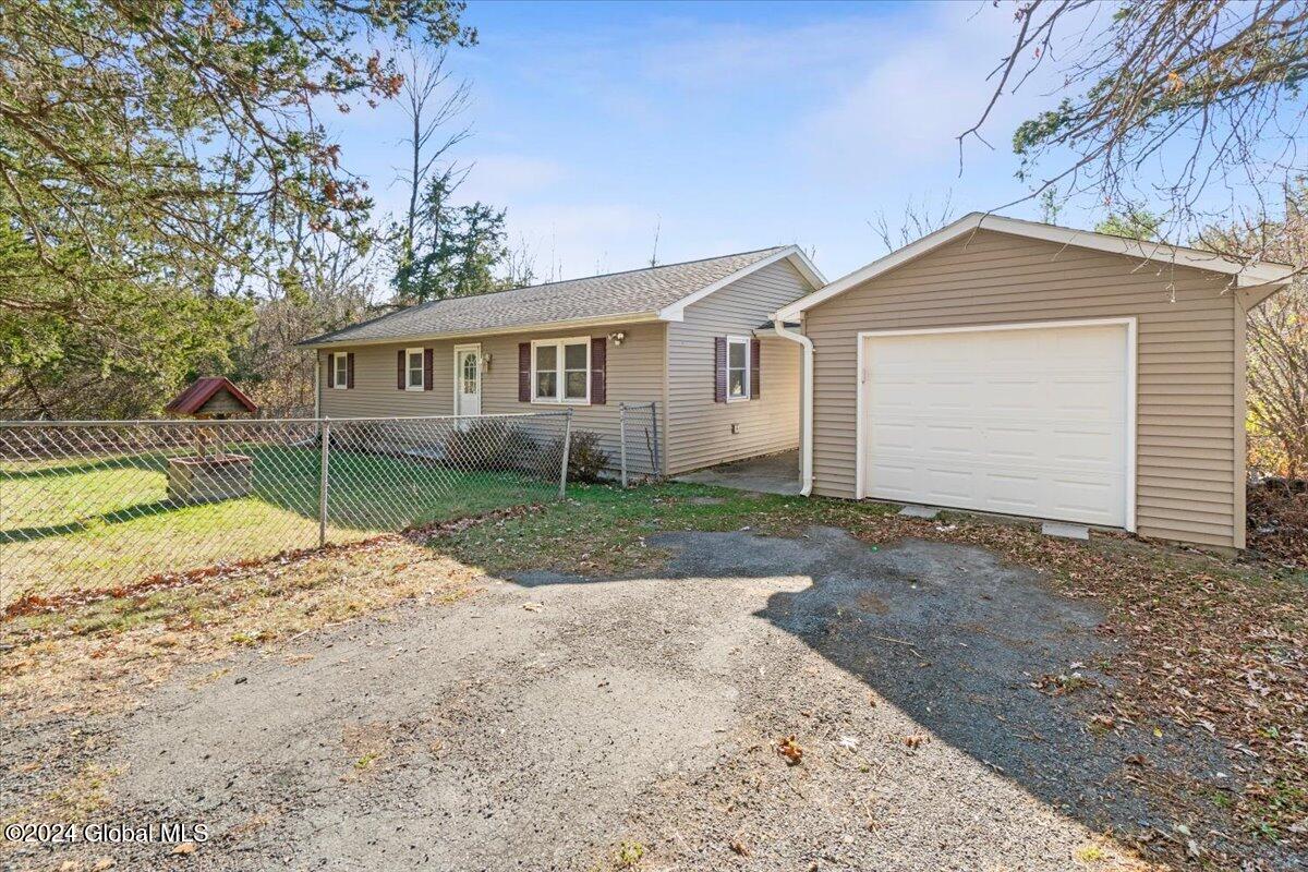 25 Thorpe Road Catskill, NY 12414 - Photo 2 of 24 Driveway