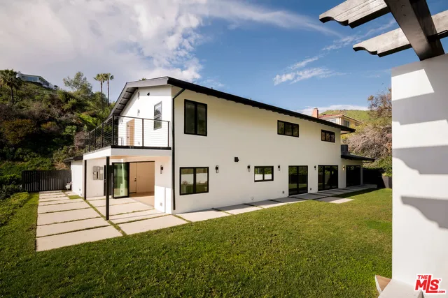 $3,800,000 | 200 South Surfview Drive, Pacific Palisades, CA 90272