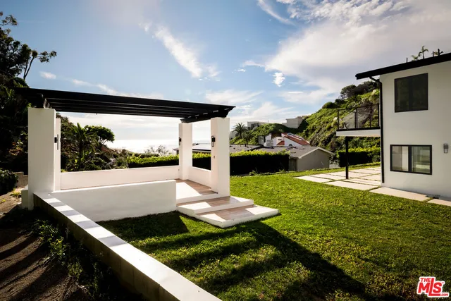 $3,800,000 | 200 South Surfview Drive, Pacific Palisades, CA 90272