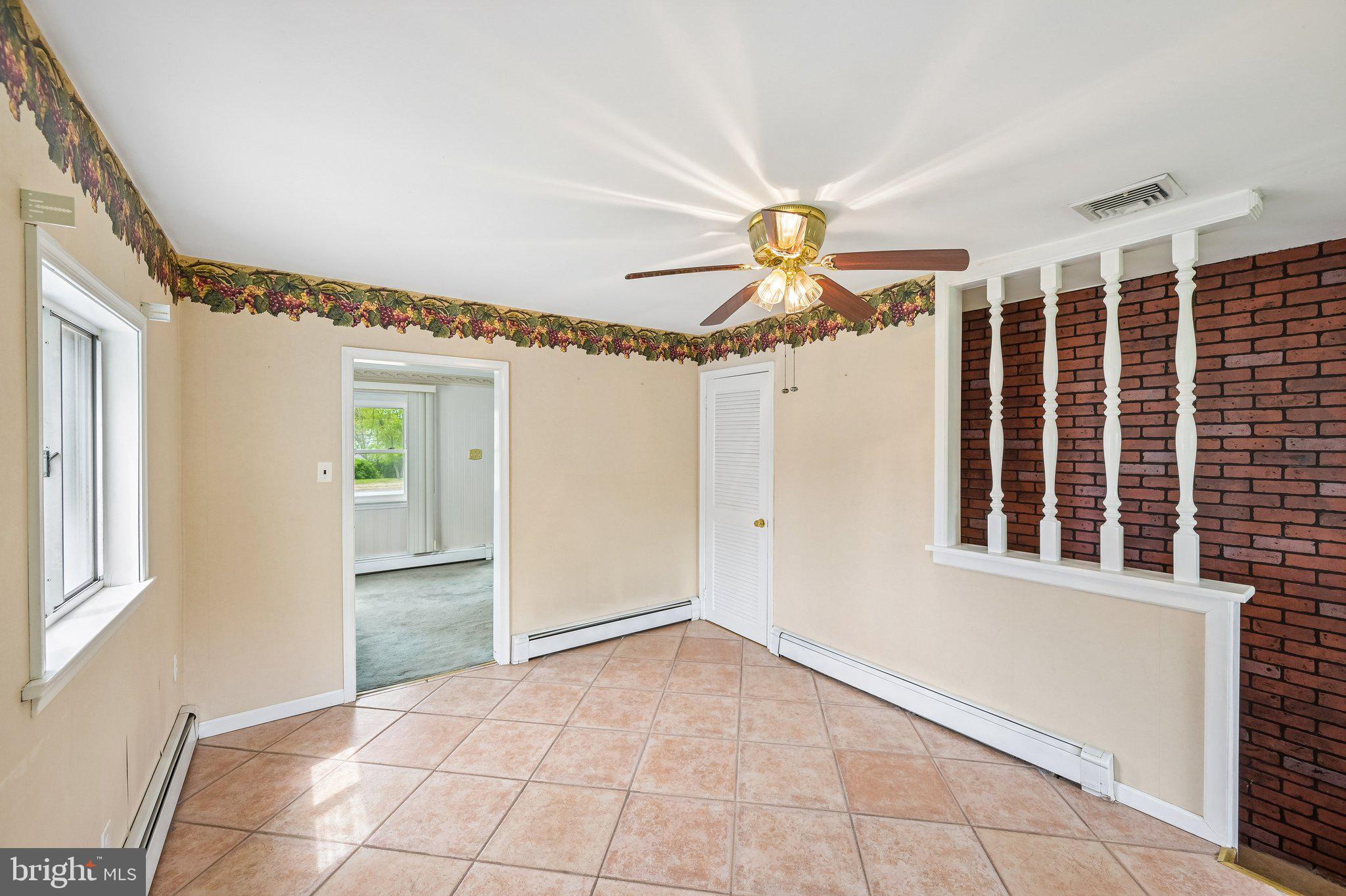 12209 Thornton Road Philadelphia, PA 19154 - Photo 5 of 22 Dining area