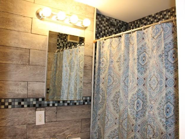 275 Webster Avenue, Unit 3A Brooklyn, NY 11230 - Photo 12 of 20 a bathroom with a shower