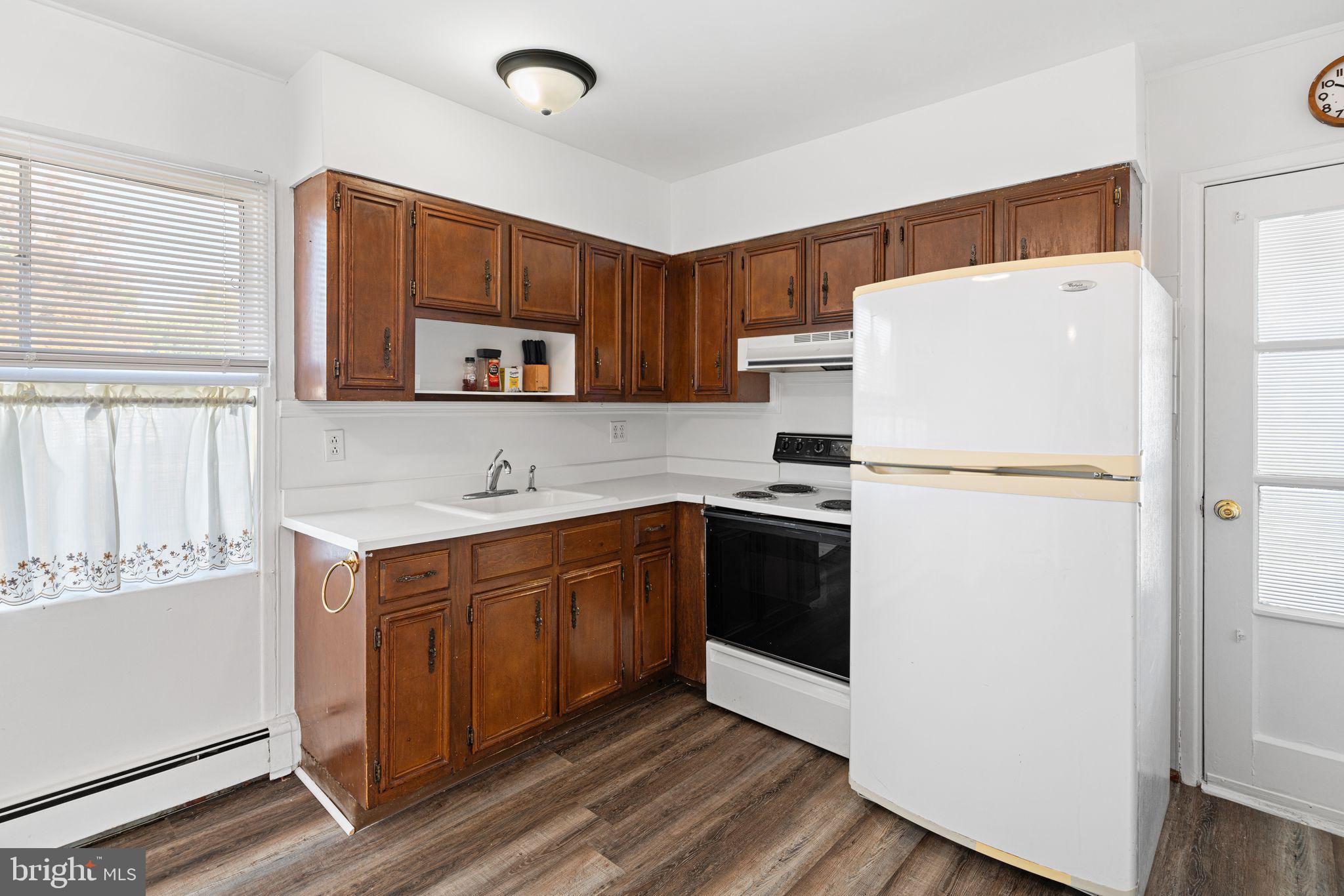 28 Old Pond Road Levittown, PA 19057 - Photo 3 of 25 Kitchen