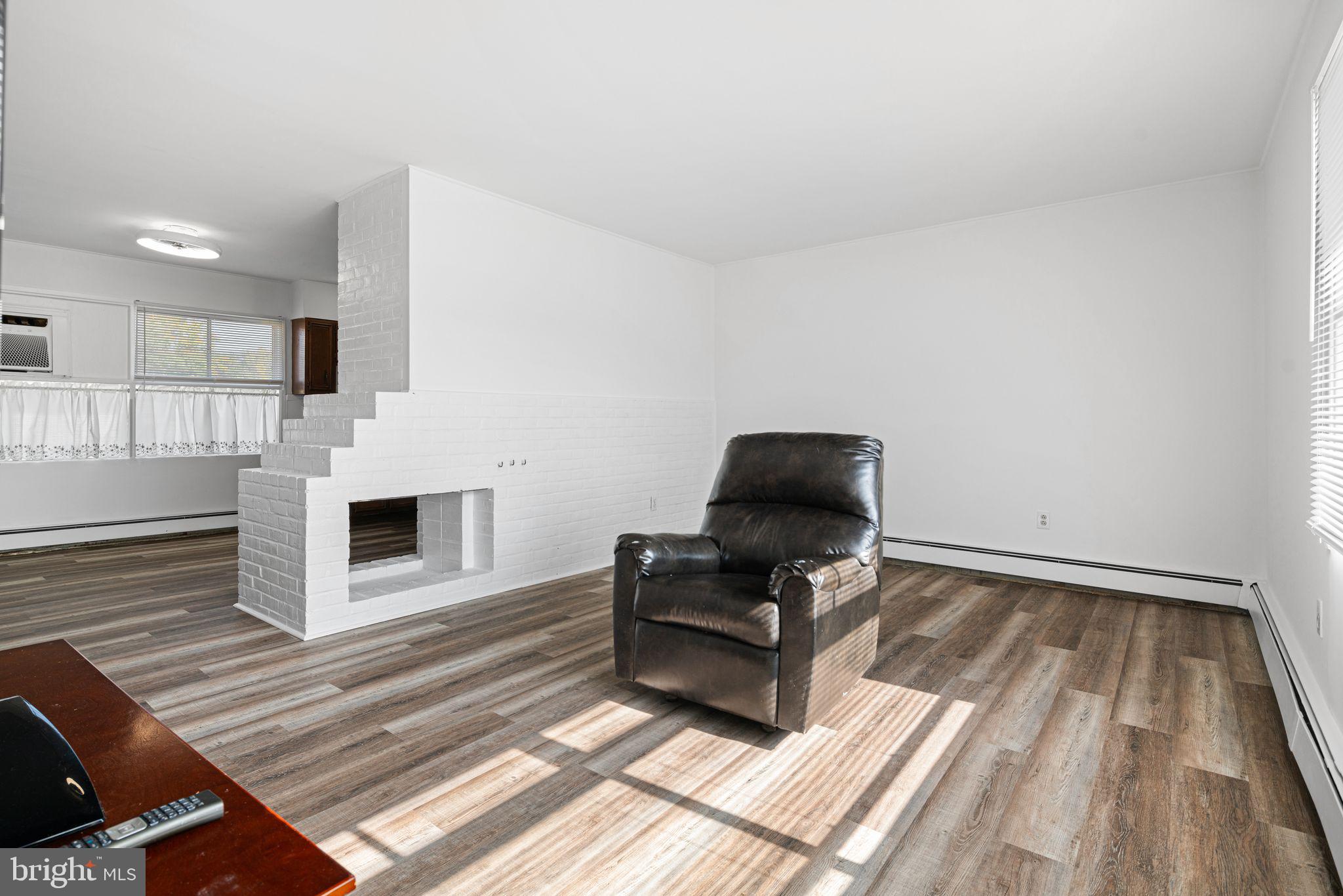 28 Old Pond Road Levittown, PA 19057 - Photo 8 of 25 Living Room