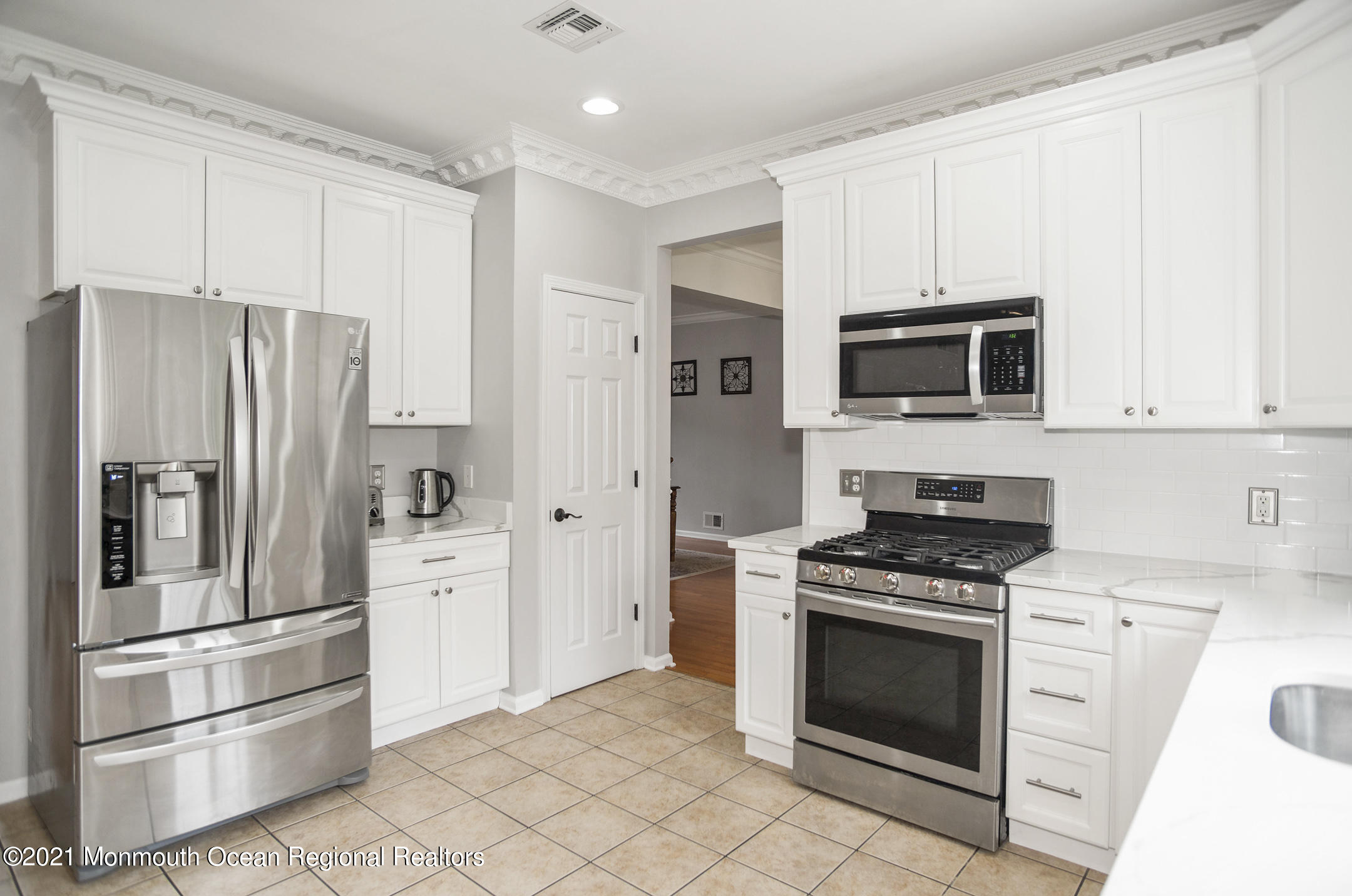 22 Kuzyk Road Cream Ridge, NJ 08514 - Photo 17 of 58 Kitchen