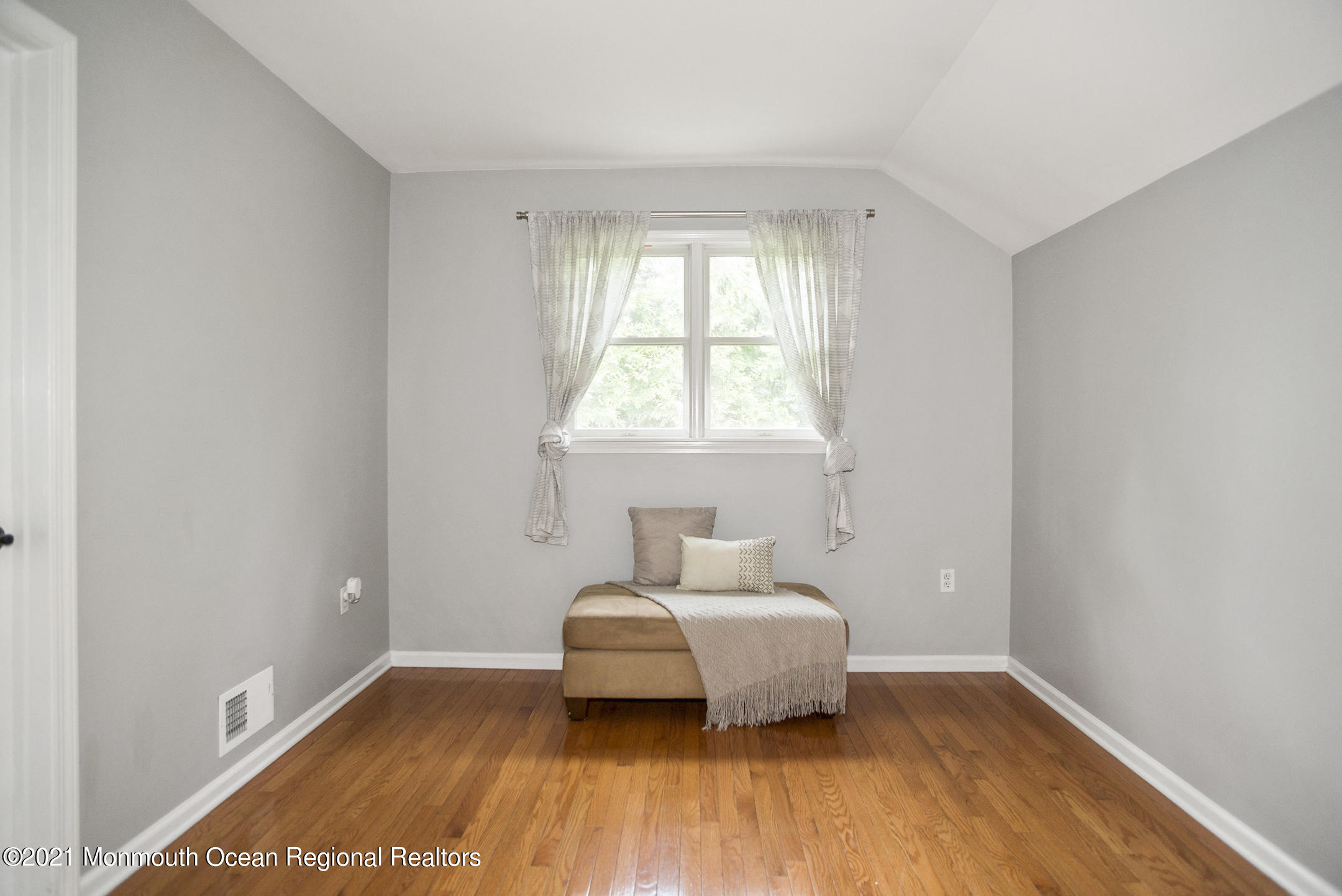 22 Kuzyk Road Cream Ridge, NJ 08514 - Photo 31 of 58 Master Sitting Area