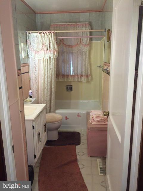 1233 North Point Road Baltimore, MD 21222 - Photo 6 of 10 Bath