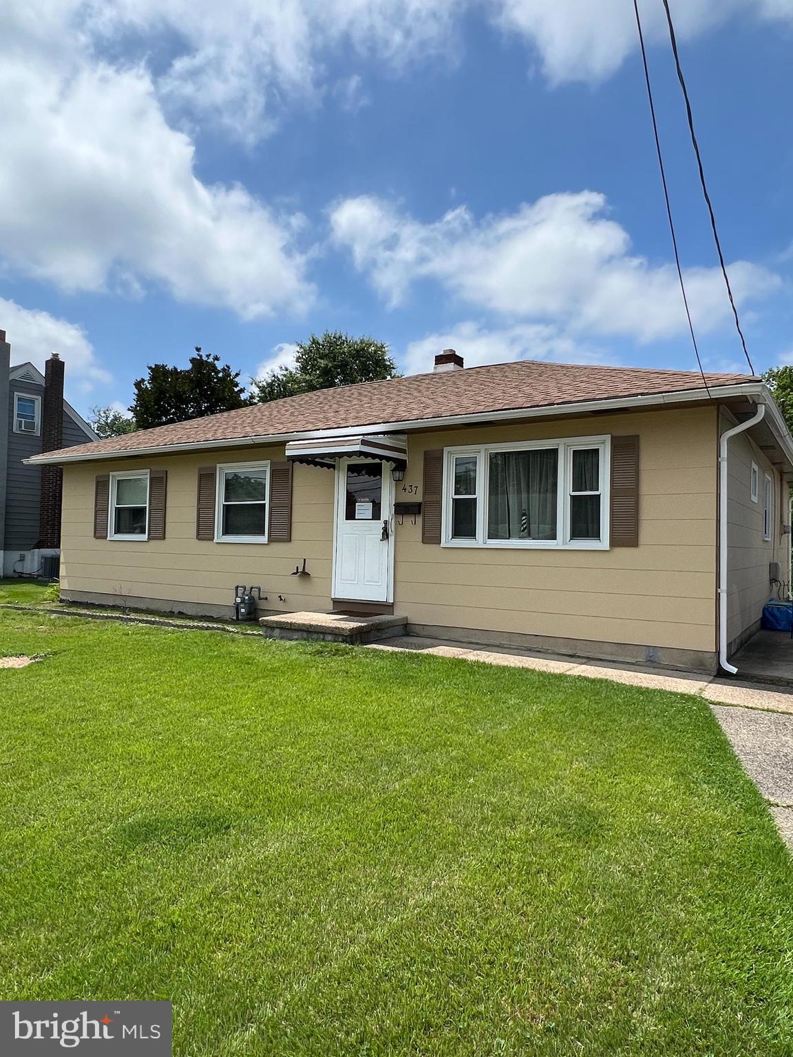 a view of a house with a backyard