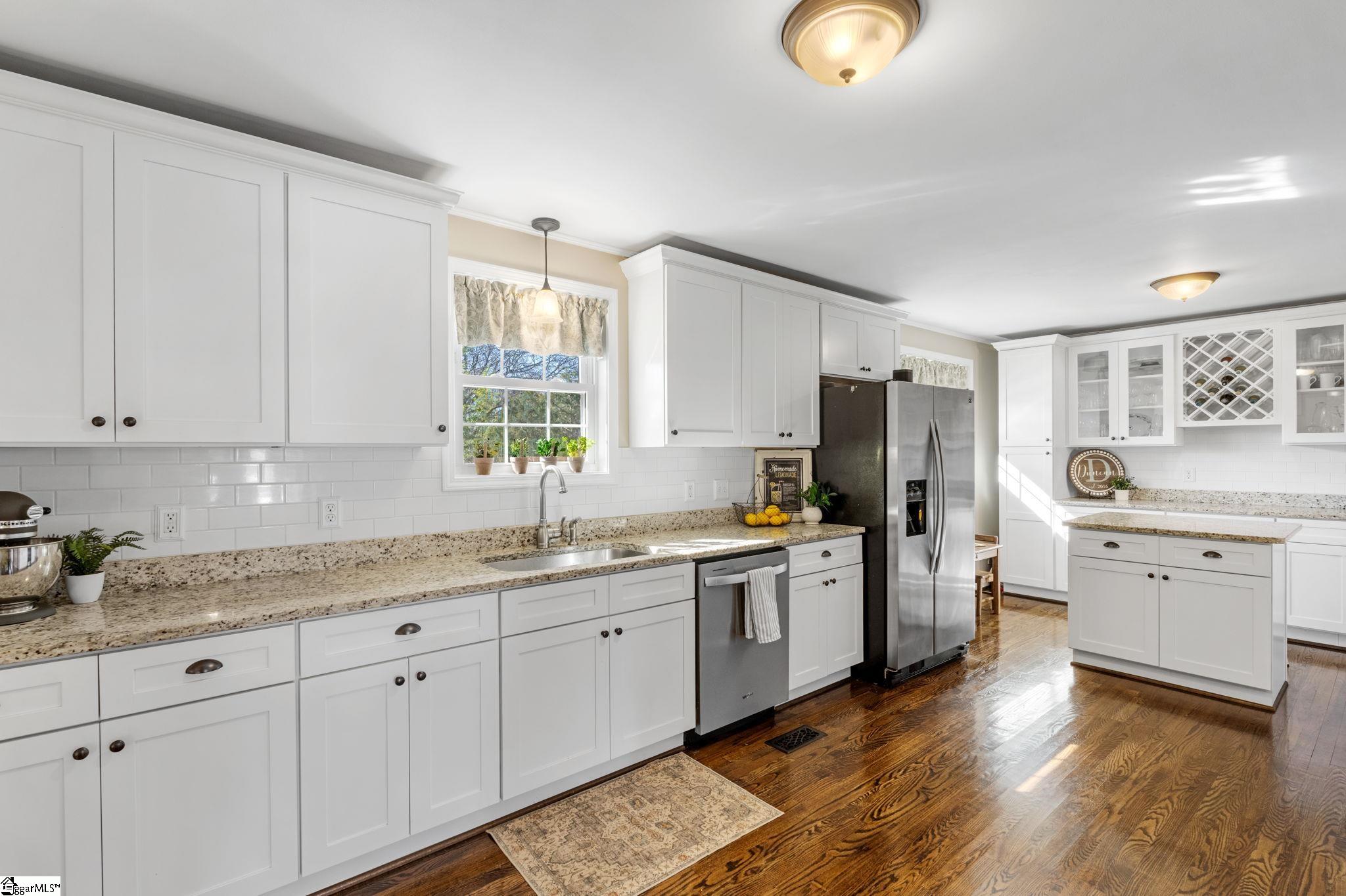 9 New Castle Way Greenville, SC 29615 - Photo 7 of 35