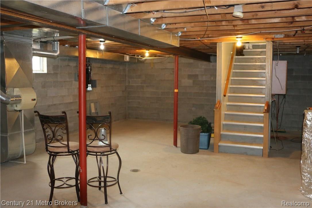 4211 Genesee Road Lapeer, MI 48446 - Photo 6 of 12 IMG_9107.JPG