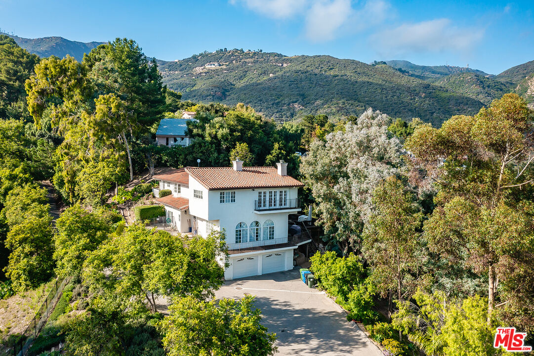 a view of a houses with a yard and mountain
