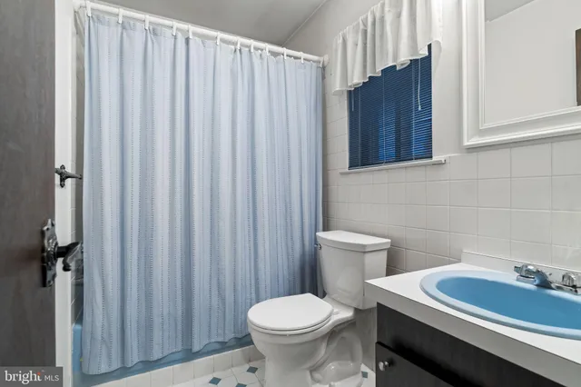 a bathroom with a toilet and a bathtub