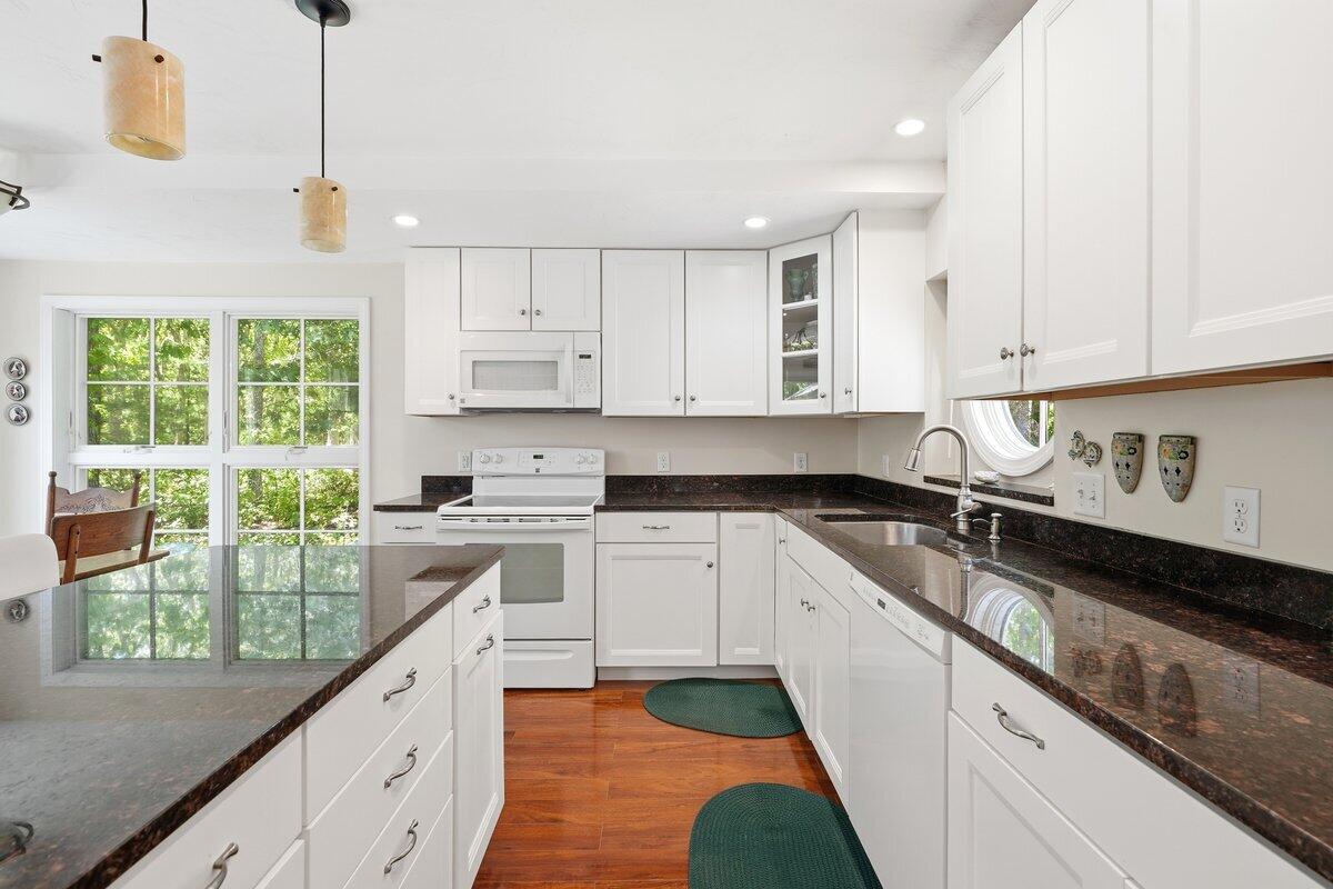 202 Quaker Road Falmouth, MA 02540 - Photo 8 of 39 202 Quaker Rd-13