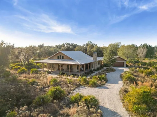 a view of a yard with an trees