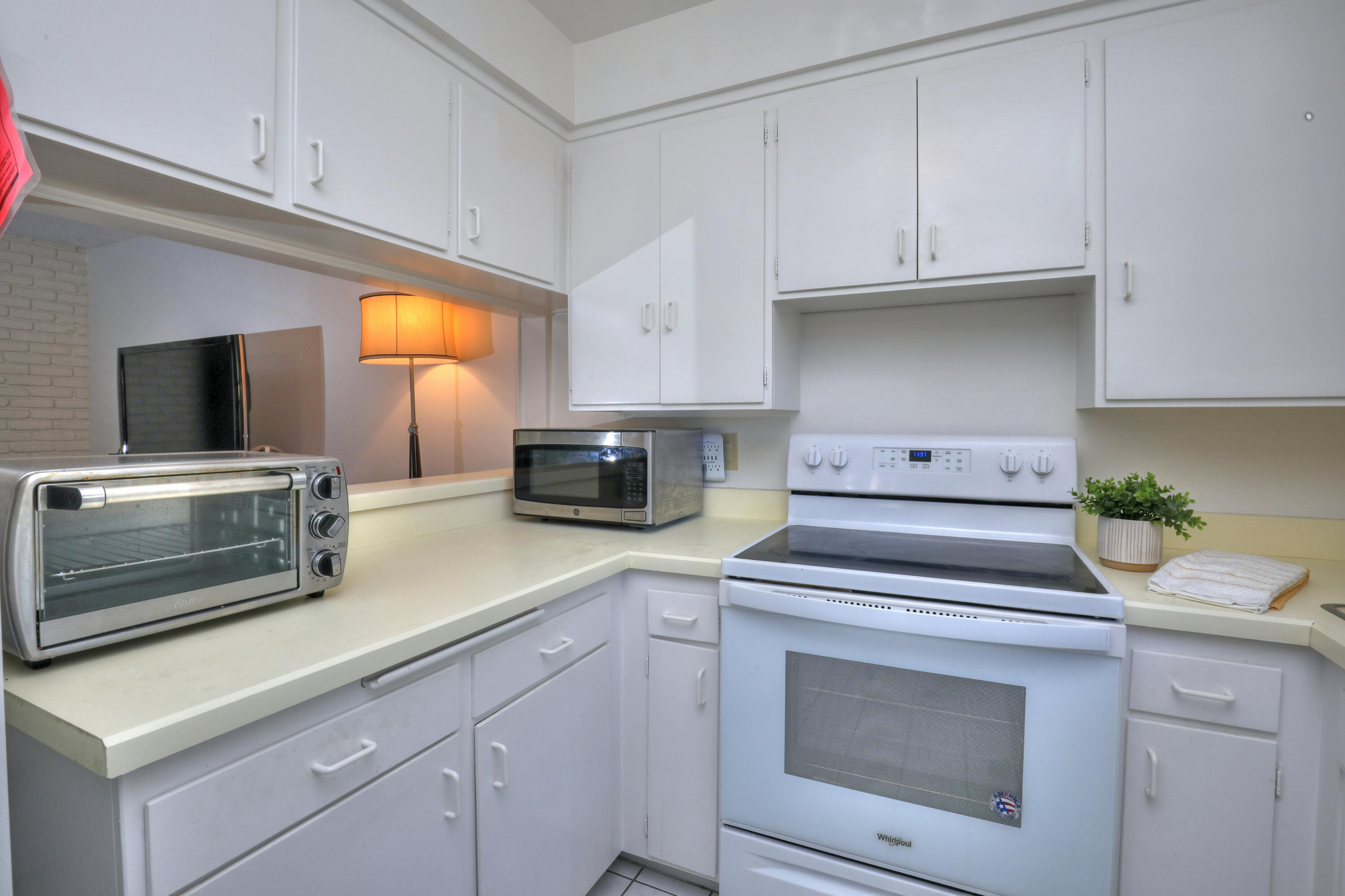 5838 Encina Road, Unit 2 Goleta, CA 93117 - Photo 9 of 29 Kitchen