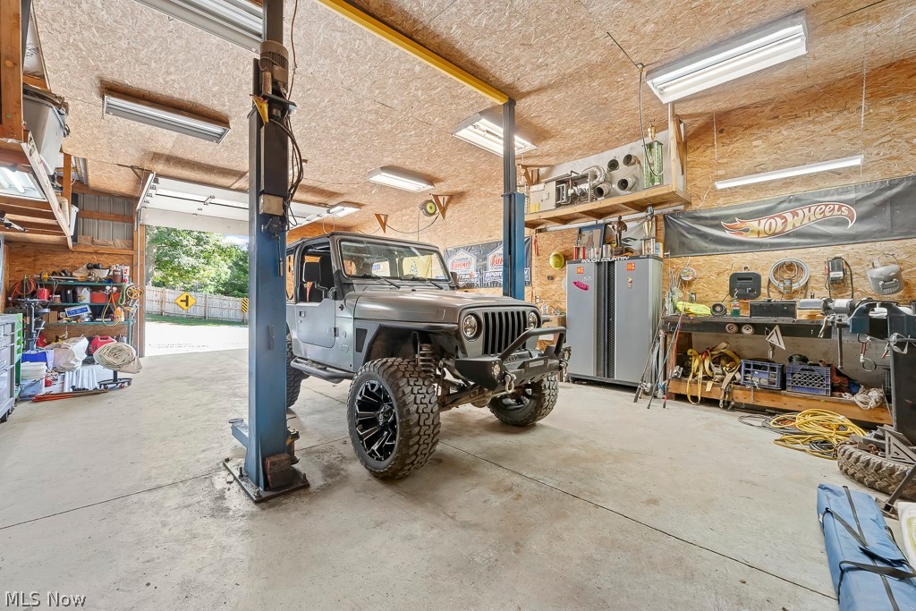 2400 Sunnybrook Road Mogadore, OH 44260 - Photo 43 of 50 Garage featuring a workshop area