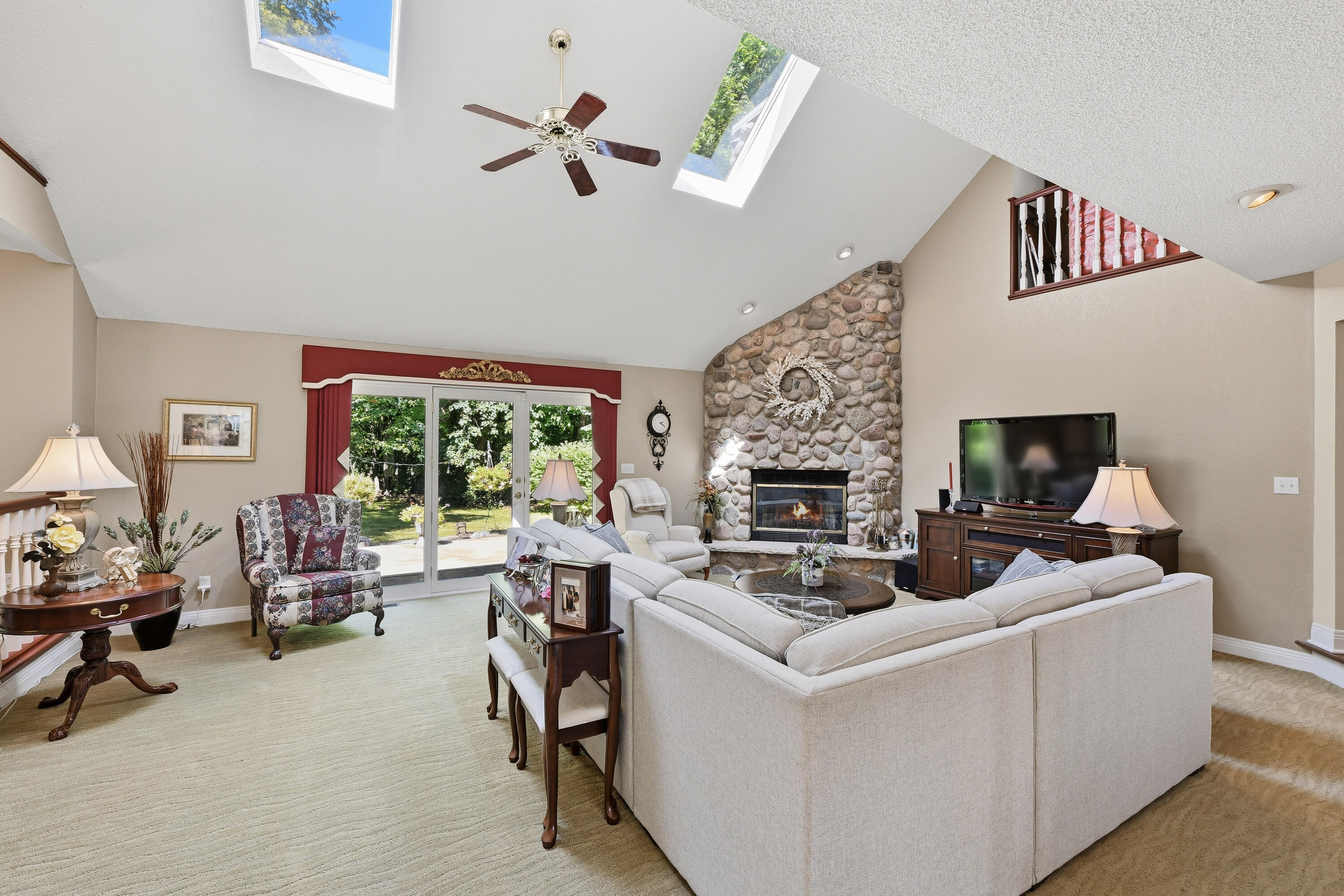 4120 West Puetz Road Franklin, WI 53132 - Photo 4 of 40 Great room