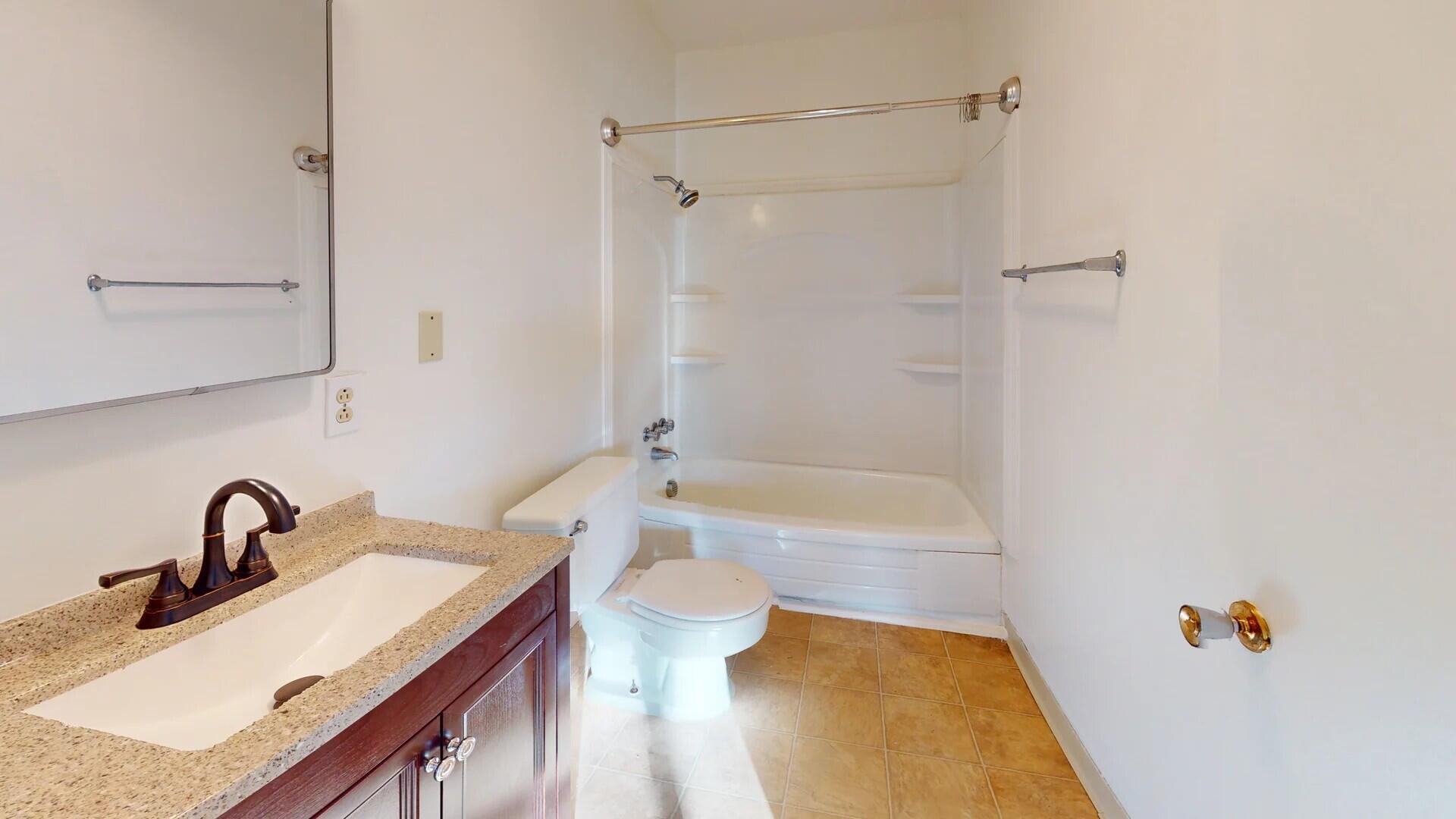 1553 Riverside Drive Redding, CA 96001 - Photo 20 of 51 Unit 5 Bathroom