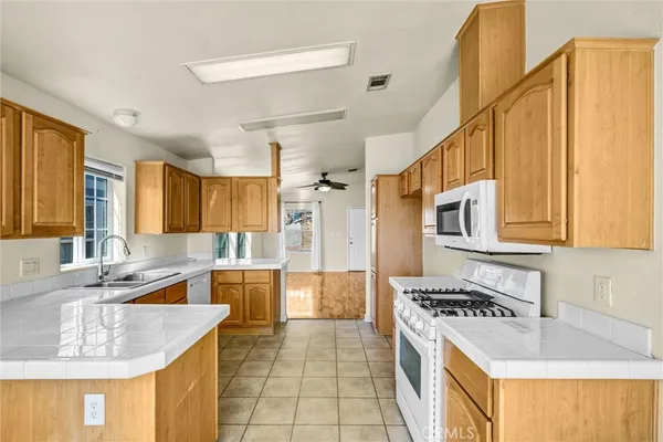 $324,900 | 2424 Sunset Ridge Drive, Rosamond, CA 93560