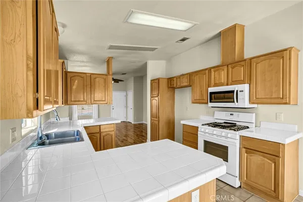 $324,900 | 2424 Sunset Ridge Drive, Rosamond, CA 93560